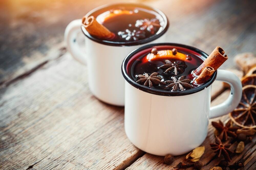Mulled wine in mugs
